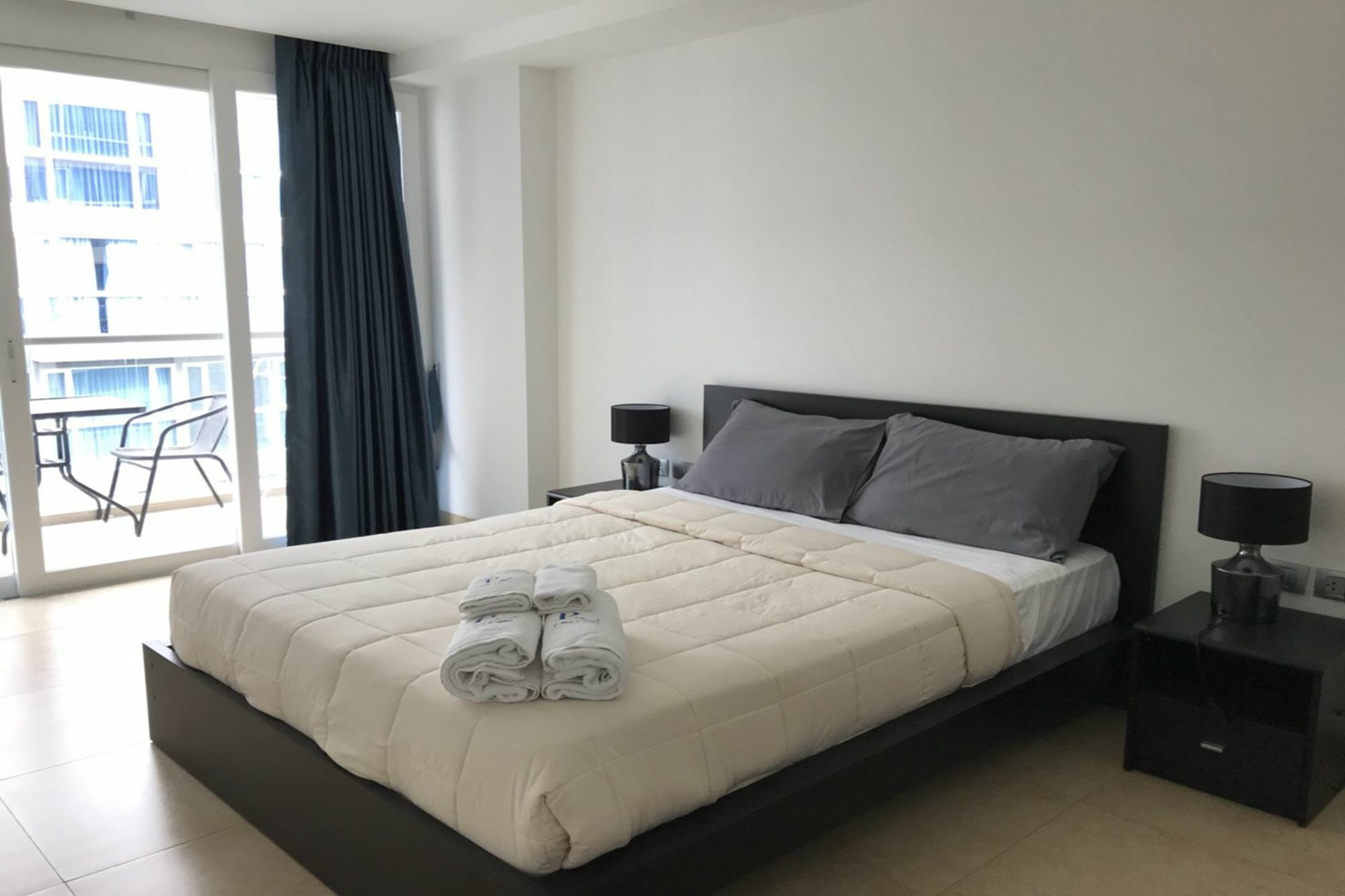 Uplus Avenue Residence Pattaya Bagian luar foto