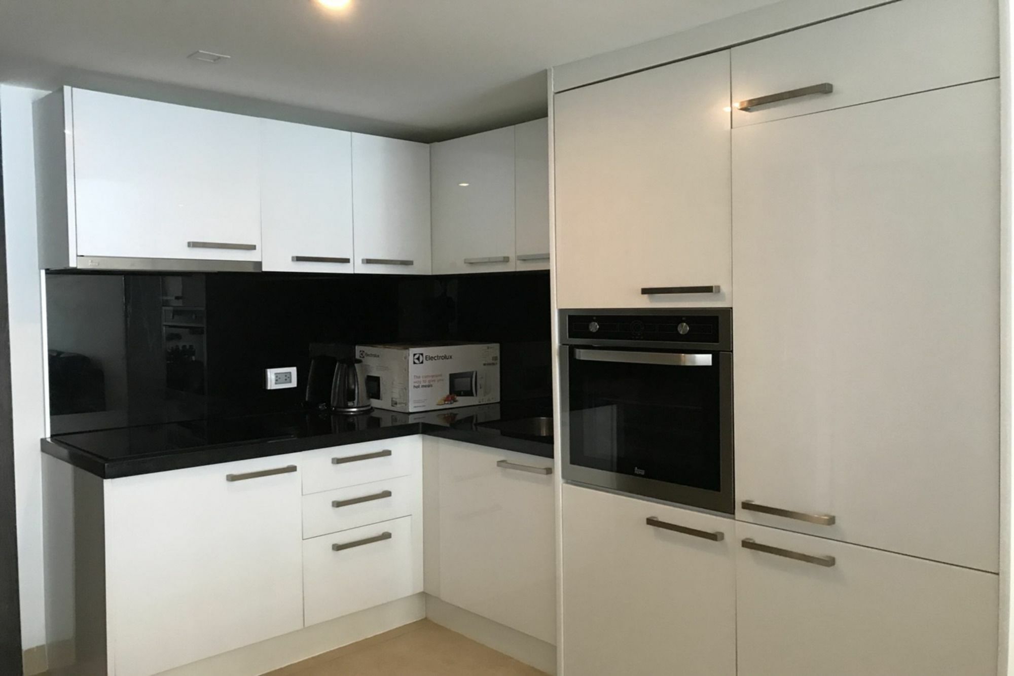 Uplus Avenue Residence Pattaya Bagian luar foto