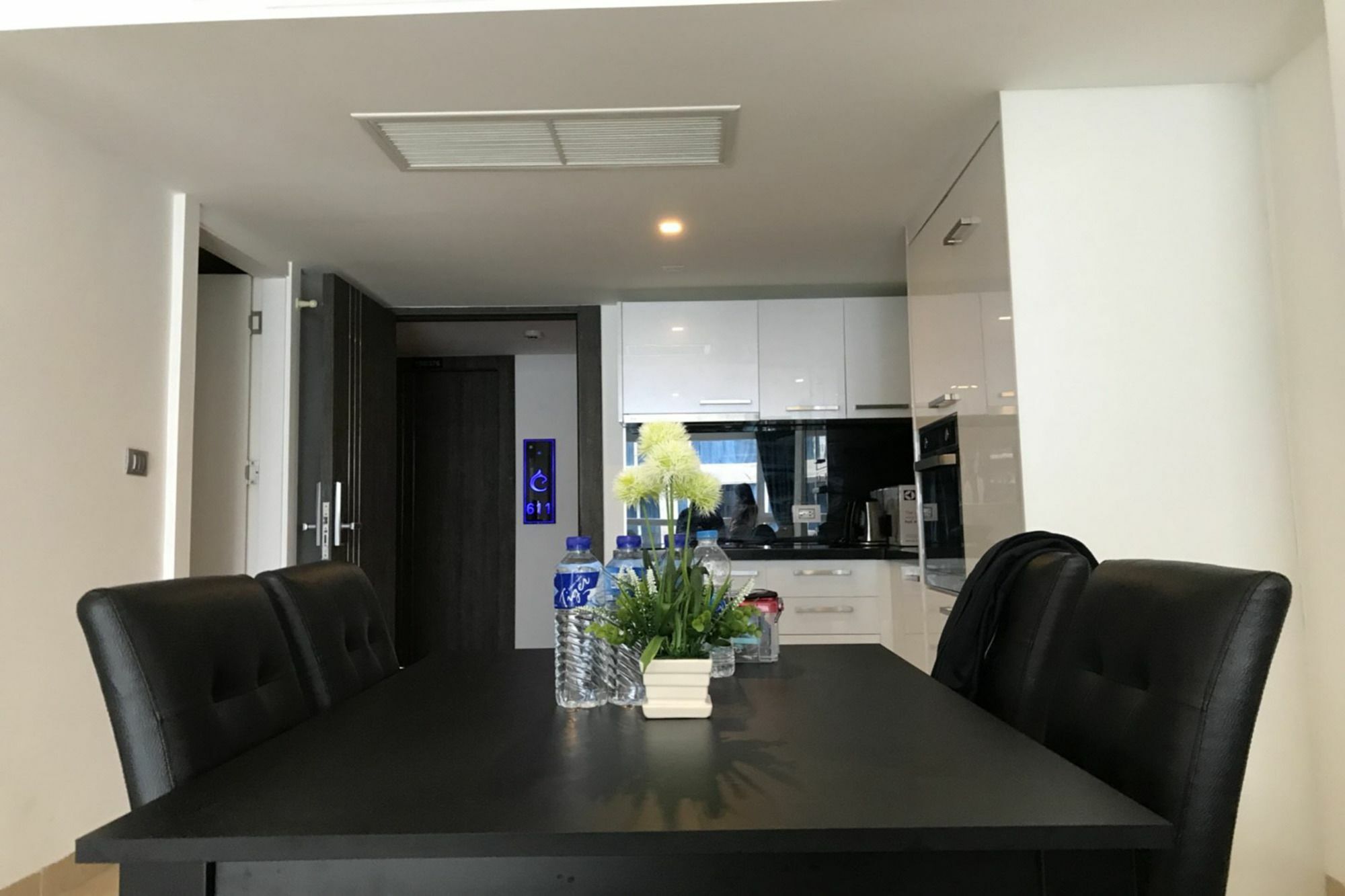 Uplus Avenue Residence Pattaya Bagian luar foto