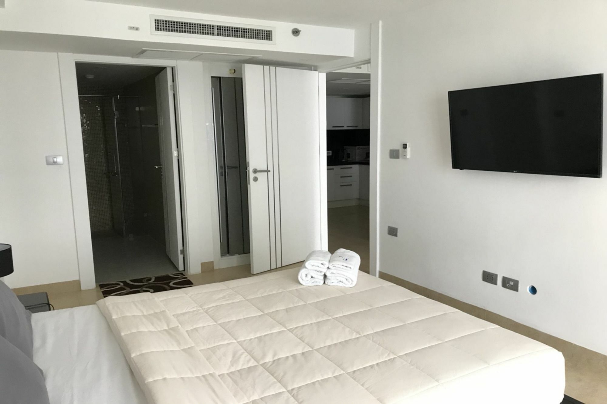 Uplus Avenue Residence Pattaya Bagian luar foto