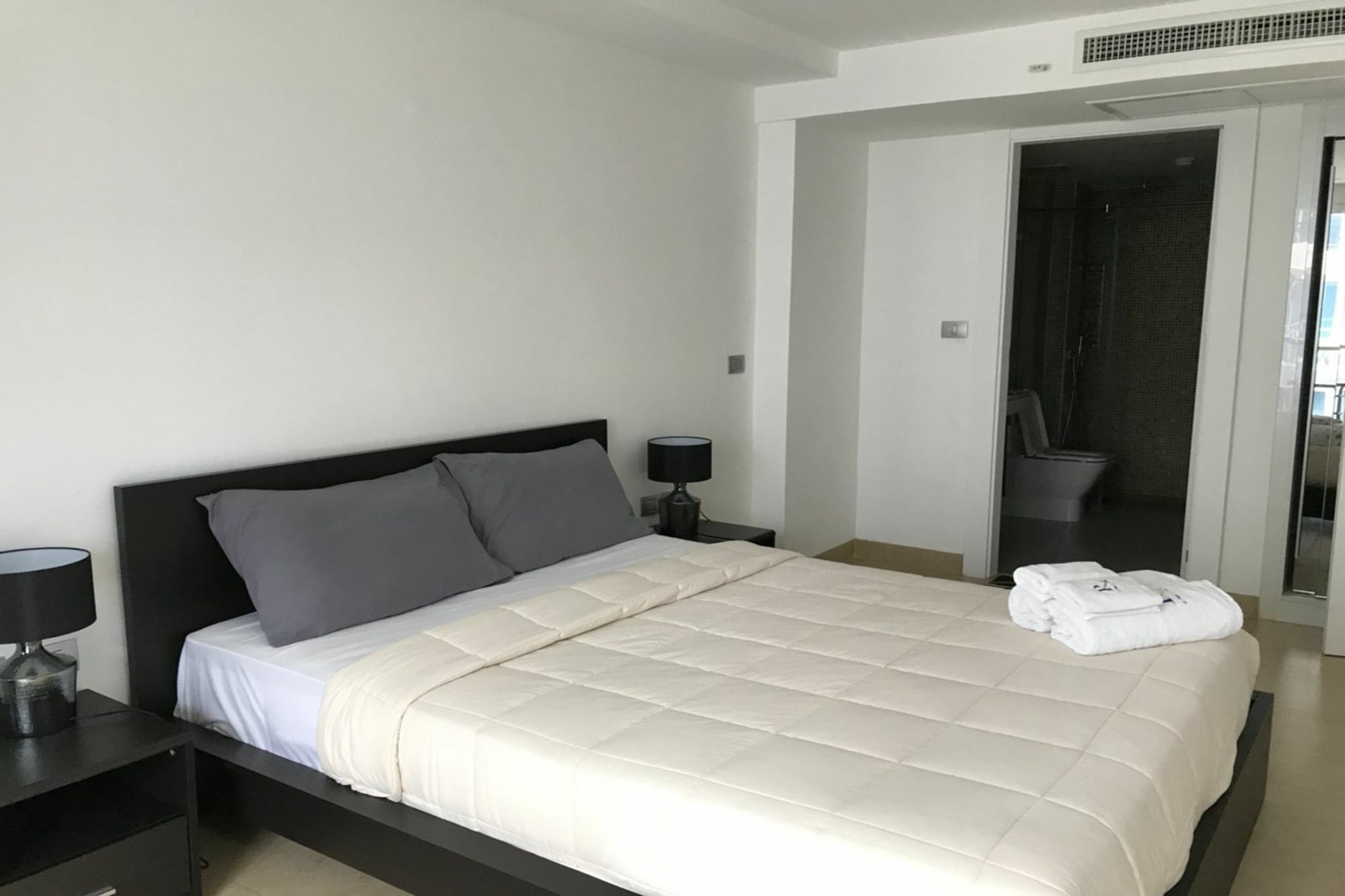 Uplus Avenue Residence Pattaya Bagian luar foto