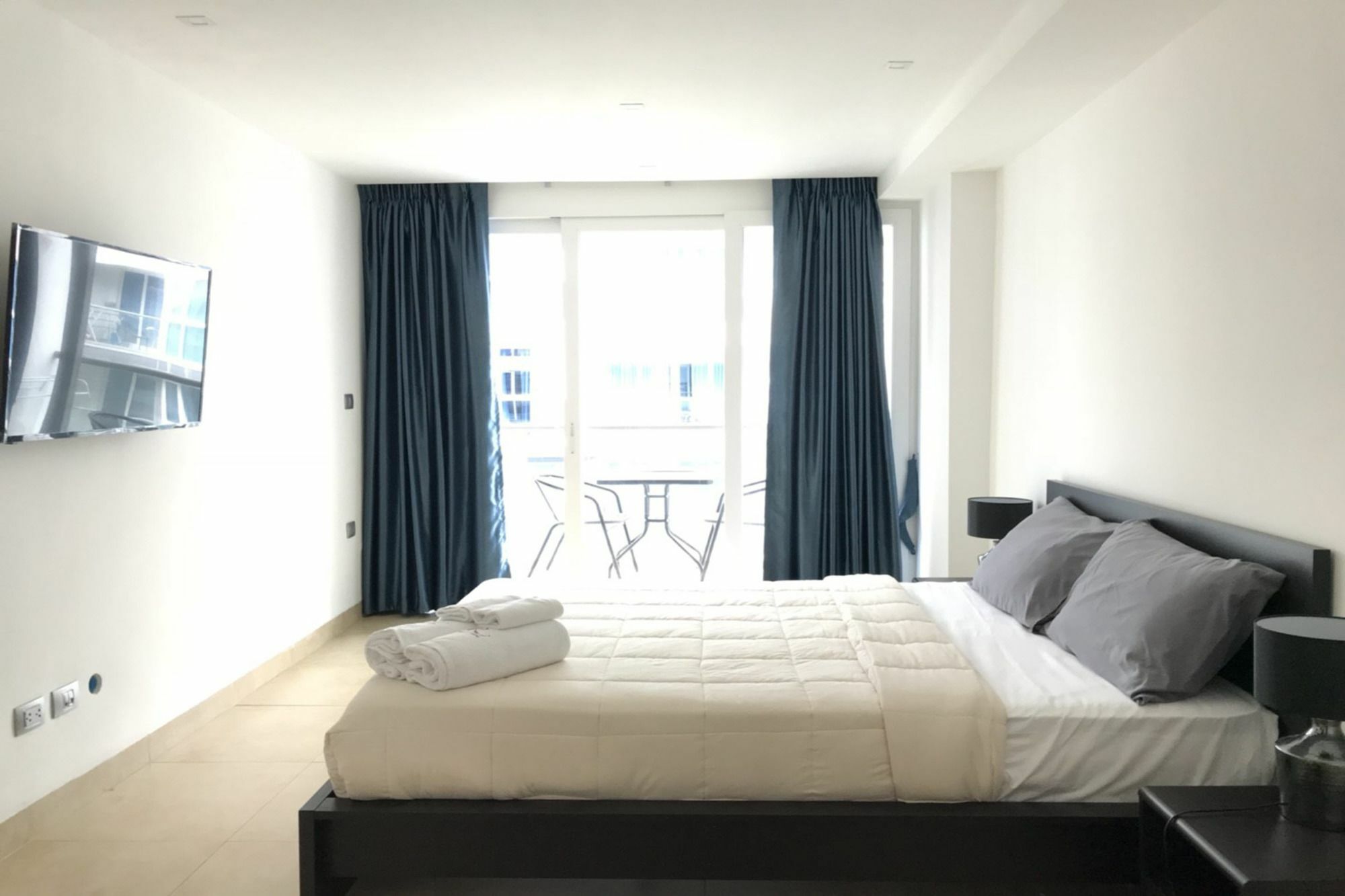 Uplus Avenue Residence Pattaya Bagian luar foto