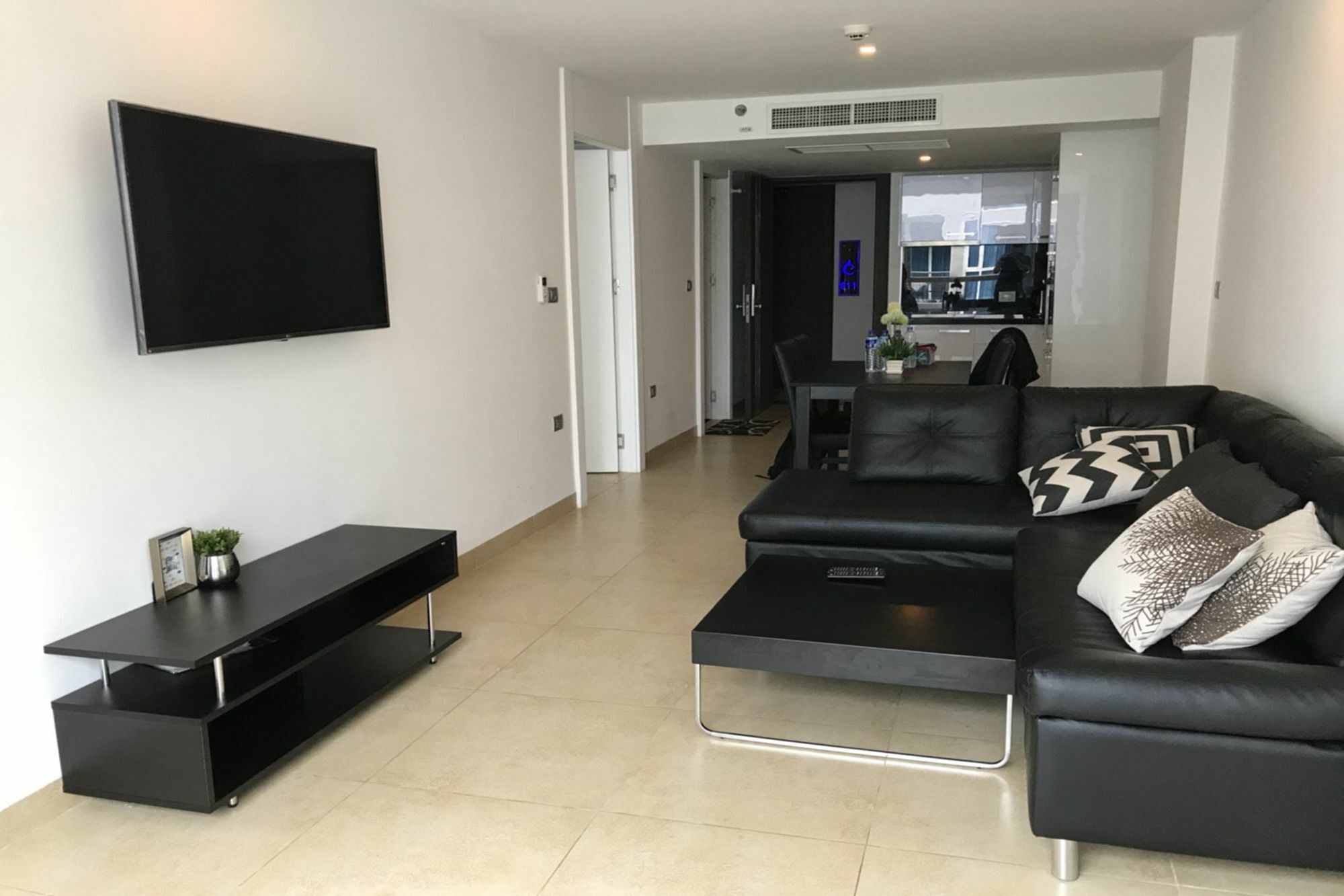 Uplus Avenue Residence Pattaya Bagian luar foto